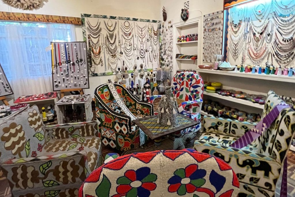 Where Is Maasai Market In Nairobi Kenya 17 Utamaduni - Nairobi Safari Souvenir Shopping