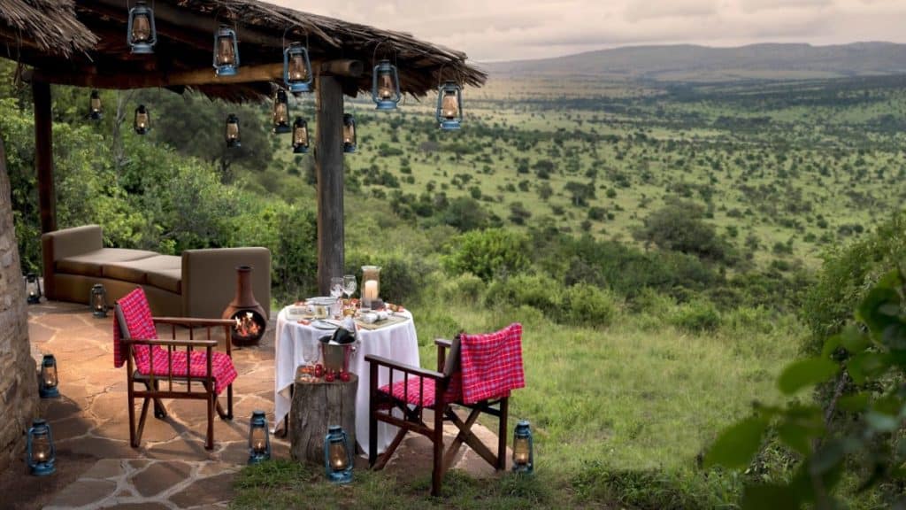 Best Safari Honeymoon Destinations: Where Romance Meets Adventure 6 Kleins camp serengeti romantic dinner